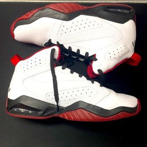 barely worn, small crease on the left shoe